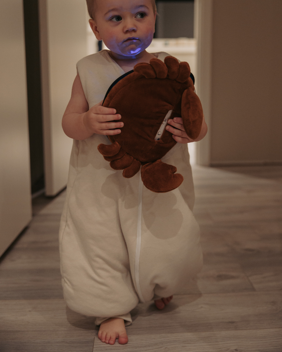 MimiNu Sovepose med ben – Beige